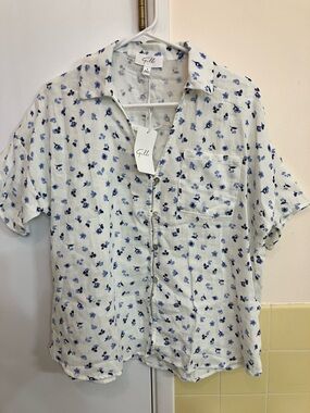 NWT-GILLI 💯 Cotton Oversized Button Up Top Size: Smalk